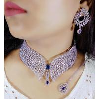 Ensemble de bijoux de créateur tendance : Collier et boucles d'oreilles coupe étoile, Maang Tikka, en laiton de luxe de haute qualité, plaqué or, pour mariage, fiançailles et soirées