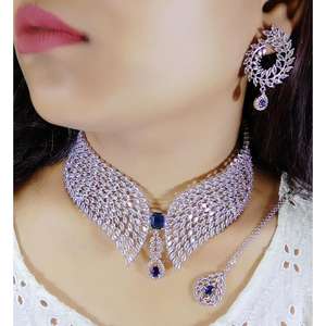 ชุดสร้อยคอพร้อมต่างหูและมงกุฎเพชรทรงดาวแบบอเมริกัน ดีไซน์หรูหรา คุณภาพสูง ผลิตจากทองเหลือง เหมาะสำหรับงานปาร์ตี้ สวยงามสง่างาม - Product Image 1