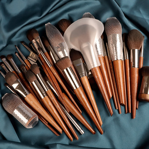 Juego de Brochas de Maquillaje Cangzhou, Mango de Madera, Pelo Sintético, Brochas para Base, Corrector y Sombra de Ojos, 16 Piezas, Herramienta de Belleza Profesional - Product Image 1