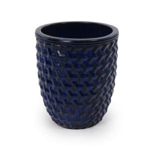 Grand pot en céramique américain vintage bleu roi, émaillé et embossé, à texture chevrons, écologique et durable, pour l'intérieur et l'extérieur - Product Image 3