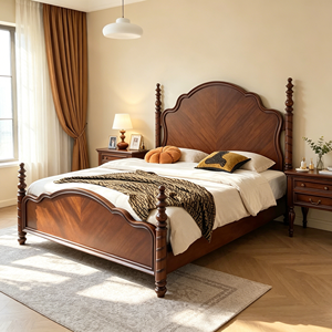 Base de Cama Tradicional de Madera Tamaño Queen con Acabado en Caoba y Postes Tallados - Product Image 1