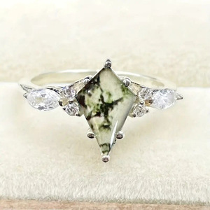 Anello da donna in stile cinese con forme geometriche irregolari, micro incastonatura con pietre naturali, gioiello di moda di nicchia. - Product Image 1
