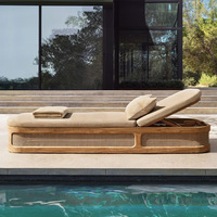 Kursi Santai Kayu Solid Mewah Modern, Sofa Rotan Luar Ruangan Teak Antiseptik Tahan Lama, Kursi Berjemur dengan Bantal untuk Hotel, Pantai, Kolam Renang