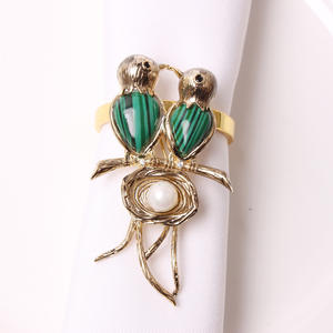 क्रिसमस की नई रॉबिन और डबल स्वैलो टर्बोक्विज़ नैपकिन रिंग सेट - Product Image 2