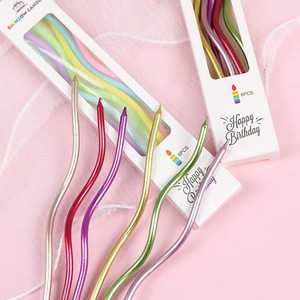 Bougies d'anniversaire en spirale électroplaquées, fines et courbées, vente en gros, bougies décoratives colorées et romantiques pour fêtes, bougies à longue flamme - Product Image 1
