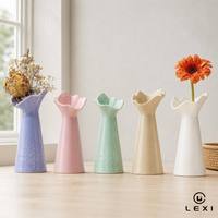 Collection de mini-vases de table en porcelaine bleue brillante, motif floral en relief, base à motif lisse, pour fleurs en forme de trompette