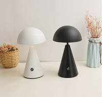Vente directe en gros moderne nordique métal veilleuse lampe de table sans fil rechargeable pour hôtels batterie lampe de table de chevet