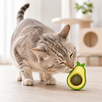 Lot de 2 jouets pour animaux de compagnie mignons, jouets à la catnip en forme d'avocat, balles à la catnip murales, jouets 360° °   Balle rotative à la menthe pour chat