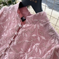 Robe longue élégante rose brodée en maille à col montant et manches bouffantes avec ceinture pour femme, idéale pour les soirées et occasions spéciales