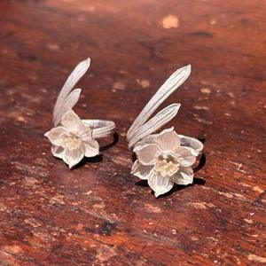 Anillo de Flor de Narciso de Plata Pura S925, Accesorios de Lujo de Alta Gama para Mujer, Estilo Chino con Incrustaciones de Garras, Diseño de Cara de Caballo - Product Image 5