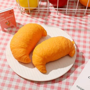 Juguete Antiestrés Creativo y Realista con Forma de Croissant, Juguete Mágico para Apretar para Niños, Venta al por Mayor Directamente del Fabricante - Product Image 5