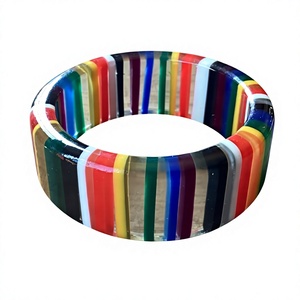 กำไลข้อมือเรซิ่นอะคริลิกลายทางสีสันสดใสสไตล์วินเทจ คุณภาพพรีเมียม แฟชั่นทันสมัยสำหรับทุกเพศ ลายเรขาคณิต - Product Image 1