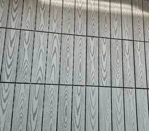 Ngoài Trời Vườn Ánh Sáng Màu Xám 4 Panels Hollow Decking 300X300 Sợi Gỗ + HDPE Thiết Kế Sàn WPC Tự Làm Interlock Deck Tile
