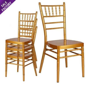 Chaises empilables Tiffany Chivari en métal doré pour réception de mariage, banquet, fête, événement, à prix réduit - Product Image 3