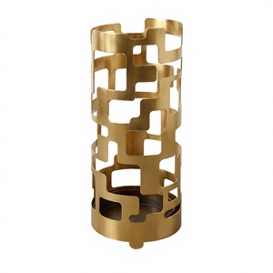 Porte-parapluies de luxe en métal doré avec design géométrique ajouré moderne, support de rangement autoportant pour la maison et l'hôtel, vente en gros - Product Image 1