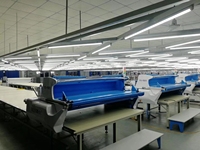 Machine à étaler les tissus Yalis à largeur variable pour les usines de confection, largeur personnalisable jusqu'à 3,2 m avec fonction de coupe automatique