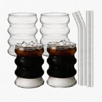 Verres à boire en verre borosilicate côtelé en gros avec paille pour jus, thé glacé et café