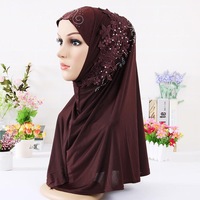 Nouvelle Conception Très Vendue Hijab Musulman Une Pièce pour Femme avec Dentelle Fleurs Écharpe Musulmane Islamique Turquie Hijab Écharpe