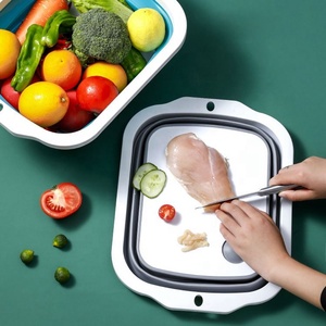 Planche à découper et à découper multifonctionnelle et pliable en plastique avec panier d'égouttage pour les légumes et le bassin d'eau - Product Image 1