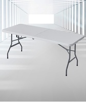 Table à manger rectangulaire pliante moderne avec hauteur réglable pour une utilisation extérieure peu encombrante