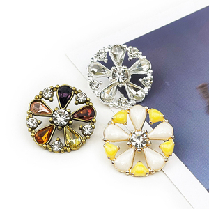 Thời Trang Mới Phong Cách Hoa Hình Dạng Kim Loại Nút Với <span class=keywords><strong>Rhinestone</strong></span> Đa Màu Sắc Và Kích Thước May Kim Loại <span class=keywords><strong>Rhinestone</strong></span> Nút - Product Image 2