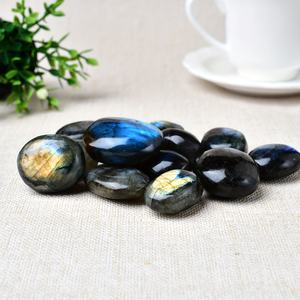 Pierre de Labradorite naturelle de forme ovale polie à la main pour la guérison spirituelle, vente en gros, pour une décoration intérieure unique et des cadeaux de vacances - Product Image 6