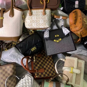 LlyABIN NUEVO Popular a Bajo Precio Venta al por Mayor a Granel 90% Limpio Nuevo, Bolsas de Pacas de Moda para Ropa Usada - Product Image 3