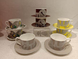 Vente en gros de tasses et soucoupes de luxe britanniques de la collection Runway 2 disponibles - Product Image 6