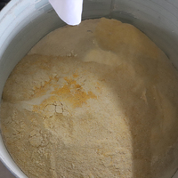 Broyeur d'assaisonnement pour grains secs de racines Machine de traitement des grains d'alimentation animale Broyeur d'aliments pour maïs Machine à moudre les grains