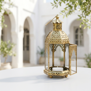 Vente en gros de lanternes d'or décoratives faites à la main de style marocain avec verre transparent pour accrocher et décoration de table disponible - Product Image 1