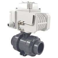 Vanne à boisseau sphérique motorisée électrique AC110V 220V DN50 en PVC pour système d'irrigation et traitement de l'eau, avec commande manuelle et raccord à union vraie