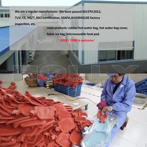 Sac d'eau chaude en caoutchouc pour femmes, coffret cadeau, chaussettes souples tricotées et bouteille d'eau chaude en caoutchouc avec fausse fourrure, personnalisé - Product Image 6