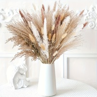 Bouquet de fleurs séchées, petites herbes, fleurs éternelles, herbe de lapin poussiéreuse, décoration intérieure, bouquet pour la maison