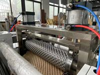 Máquina troqueladora de papel kraft con PLC Schneider y motor de ahorro de energía, capacidad de producción de 100 piezas/minuto