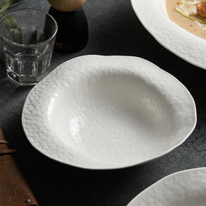 Bol à salade en grès blanc à bord irrégulier, vaisselle en céramique écologique pour restaurant, service de desserts, soupes et fêtes - Product Image 6