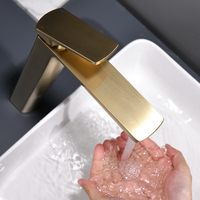 Robinet de lavabo haut de gamme STOCCO en laiton massif, finition or brossé, mitigeur monocommande avec cartouche céramique, idéal pour villas et propriétés de prestige