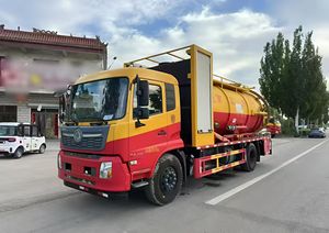 El camión de succión tiene una alta capacidad de succión y un largo rango de succión, lo que facilita el transporte y la descarga - Product Image 3