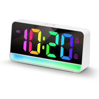 Prix de gros Réveil intelligent Lumière colorée RVB Mini taille Fonction de l'heure d'été Réveil