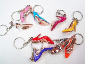 Llavero acrílico de tacón alto para mujer, monedero, abalorio de diamantes de imitación, llavero con corazón, accesorio - Product Image 5