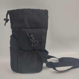 Échantillon Gratuit : Housse Isotherme pour Bouteille d'Eau avec Sangle Réglable et Pochette Zippée - Product Image 1
