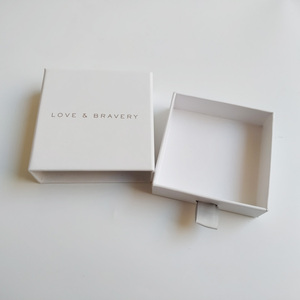 High Quality White Rigid Cardboard Packaging Box with Gold Foil Logo for Jewelry
