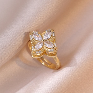 Parure <span class=keywords><strong>de</strong></span> bijoux <span class=keywords><strong>de</strong></span> mode pour <span class=keywords><strong>femme</strong></span> en <span class=keywords><strong>acier</strong></span> <span class=keywords><strong>inoxydable</strong></span> plaqué or 18 carats <span class=keywords><strong>de</strong></span> haute qualité, avec collier, boucles d'oreilles et <span class=keywords><strong>bague</strong></span> à motif trèfle rotatif en zircon - Product Image 2