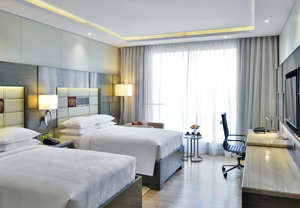 โรงงานขายส่งโดยตรง รับสั่งทำโครงเตียงโรงแรม 3 ดาว พร้อมหัวเตียงหุ้มเบาะและโต๊ะข้างเตียง สำหรับโครงการเชิงพาณิชย์ - Product Image 2