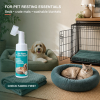 Mousse nettoyante pour lits d'animaux de compagnie à formule bio-enzymatique 150 ml, brosse rigide intégrée, écologique, parfum thé vert, sans rinçage, élimination des odeurs
