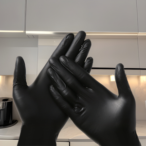 Gants en nitrile noirs jetables de qualité alimentaire, sans poudre, imperméables, de protection pour la cuisine, le tatouage, le salon et le nettoyage - Product Image 1