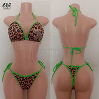Conjunto de playa a rayas de 3 piezas para mujer: bikini halter, top corto y pantalones capri de cintura alta. Ideal para vacaciones de verano y descanso. Conjunto a juego al por mayor.