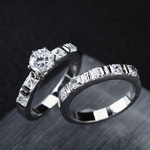 แหวนคู่หมั้นเพชรสวยงามประดับทองคำขาว 18K พร้อมแหวนคู่สแตนเลสสตีลสุดหรูสำหรับเป็นของขวัญ - Product Image 6