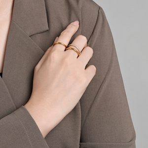 แหวนทองคำสไตล์ยุโรปอเมริกัน ประดับเพชร ดีไซน์เรขาคณิต แบบซ้อนได้ ของขวัญเครื่องประดับสำหรับผู้หญิง ฝังเพชรแบบ Pave Setting - Product Image 4