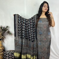 Ensemble Salwar en soie tendance Gujarati, très apprécié, avec motifs multi-codifiés et séquentiels, imprimé Bandhani, bordure en dentelle, et dupatta, traditionnel pour bébés