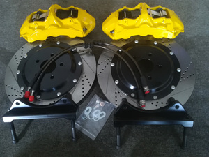 Kit d'étriers de frein surdimensionnés GT6+GT4 4/6 pistons avec plaquettes de course pour système de freinage automobile Citroën C3L C4L C5 C6 - Product Image 3